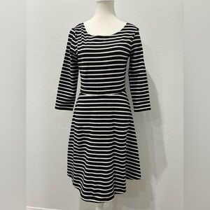 Old Navy | Black and White Long Sleeve Dress